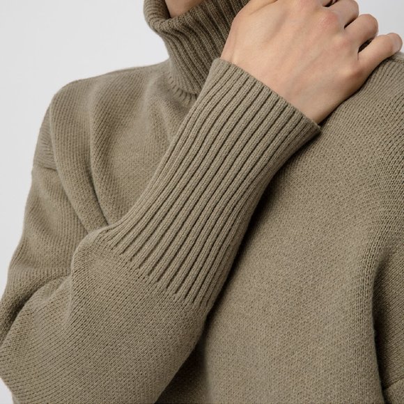 sweater - Picture 4 of 4